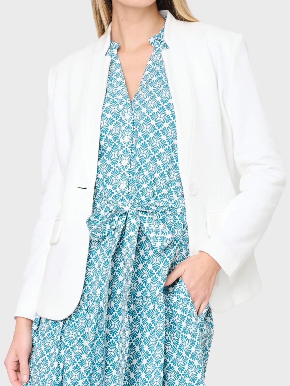 Gibsonlook Notch Collar Blazer in White